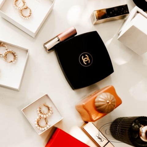 Kolczyki z perłami naturalnymi klasyka i elegancja Kolczyki z perłami naturalnymi klasyka i elegancja